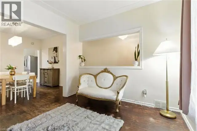 44 HOLTON Avenue N Hamilton, Ontario in Houses for Sale in Hamilton - Image 8