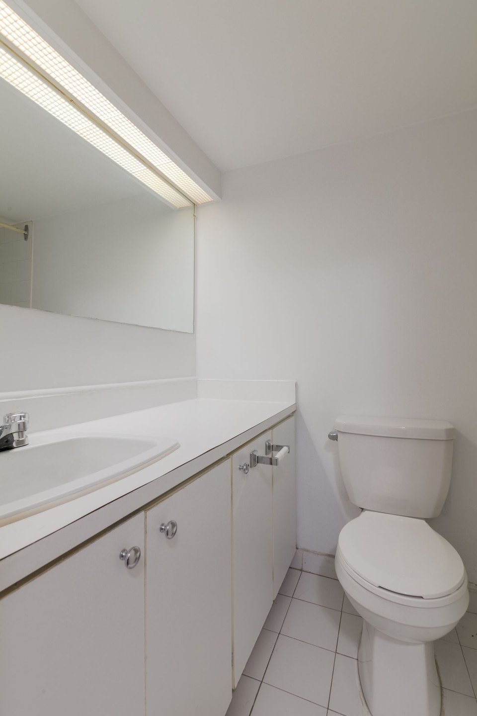 374 sqft studio apartment near Concordia - ID 325 2