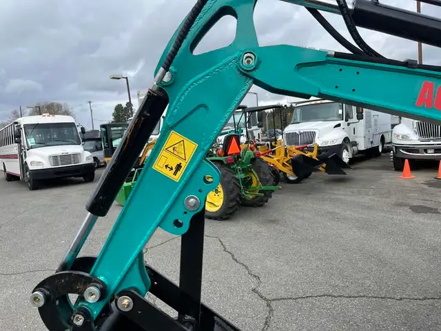 2024 agt Industrial Green QH13R Mini Excavator 420CC Gas Engine  in Heavy Equipment in Richmond - Image 13