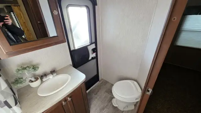 2018 Heartland Wilderness 3250DS in Travel Trailers & Campers in St. Albert - Image 16