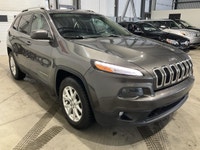 Le Jeep Cherokee NORTH 3.2L AWD MAGS CRUISE A/C 2015 proposé par AutoStudio 72 à Mirabel est un VUS... (image 4)