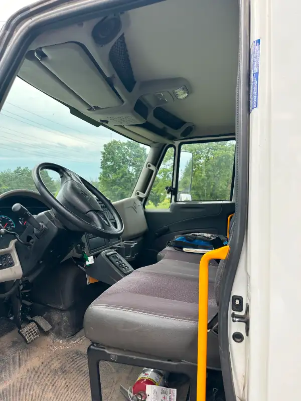 2013 International 4300 - Altec DL42B Digger Derrick in Other in Napanee - Image 5