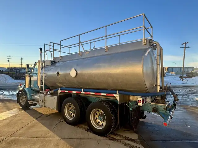 2003 WESTERN STAR 4900 in Heavy Trucks in Saskatoon - Image 8