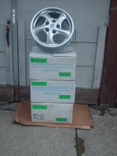 O.E. set - 7X17 front (966 362 124 00) and 8.5X17 rear (966 362 126 05) - in new condition (refinish...