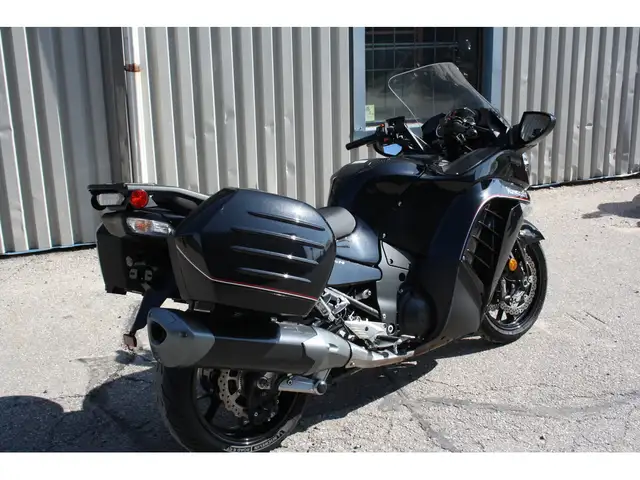2022 Kawasaki Concours in Sport Touring in Guelph - Image 7