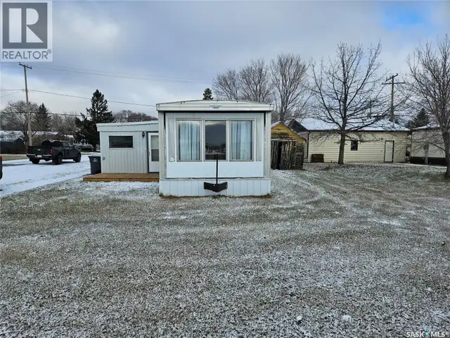 702 Railway AVENUE Arcola, Saskatchewan in Houses for Sale in Regina - Image 4
