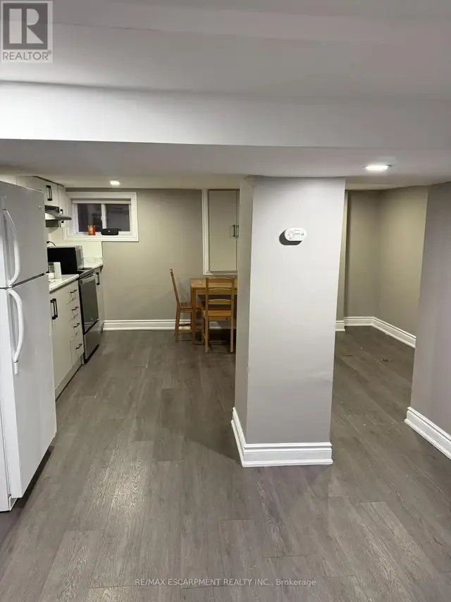 LOWER - 22 GRAHAM AVENUE N Hamilton (Delta), Ontario in Long Term Rentals in Hamilton - Image 17
