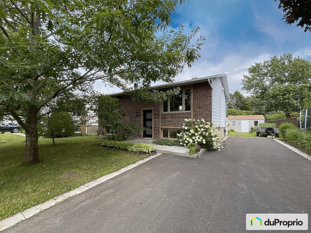 $629,000 - Bungalow for sale in St-Basile-Le-Grand — photo 1