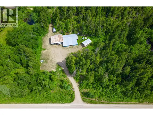1636 23 Hwy Highway S Revelstoke, British Columbia in Commercial & Office Space for Sale in Revelstoke - Image 10
