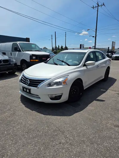 2013 Nissan Altima Year: 2013 Make: Nissan Model: Altima Mileage: 253,000 Km Transmission: Automatic...