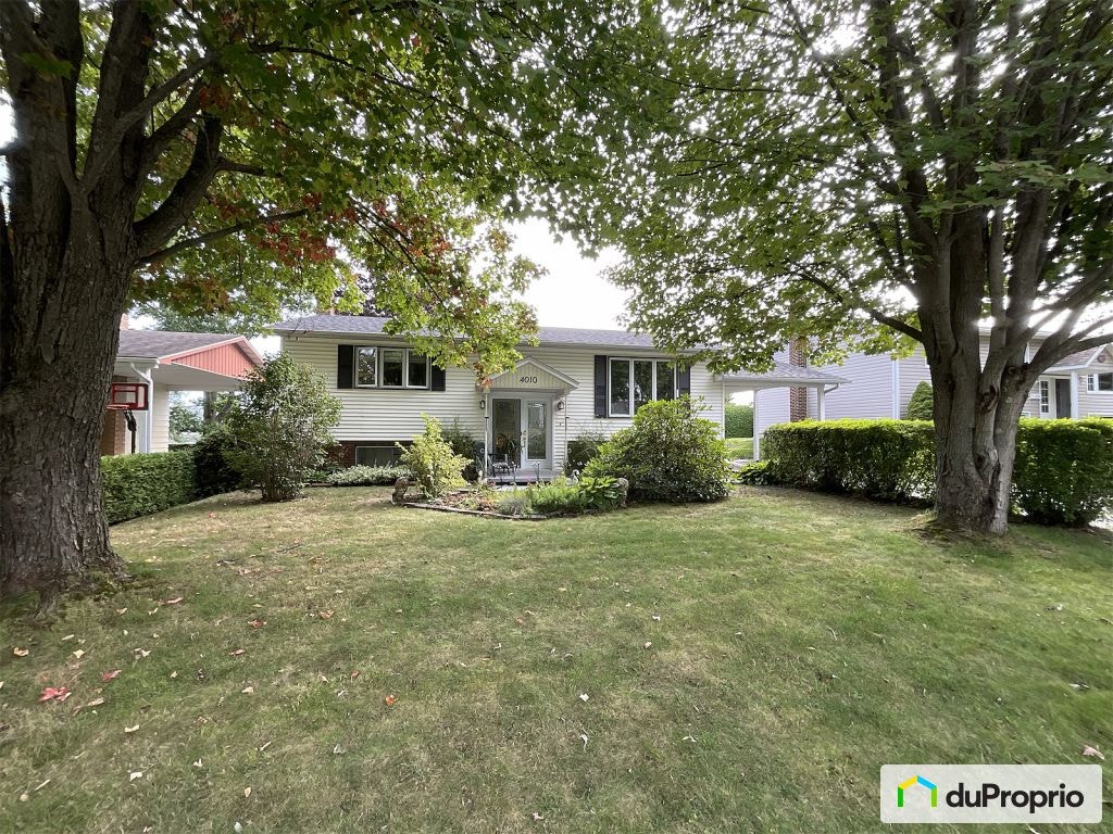 $410,000 - Bungalow for sale in Sherbrooke (Jacques-Cartier) — photo 1