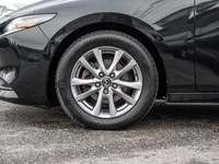 No Accidents - Keyless Ignition - Blindspot Monitoring - Backup Camera - Heated Front Seats The 2019... (image 4)