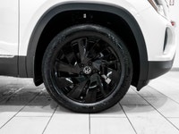 3RD ROW SEAT * BLIND SPOT MONITOR * LANE DEPARTURE WARNING * PANORAMIC SUNROOF * NAVIGATION SYSTEM *... (image 8)