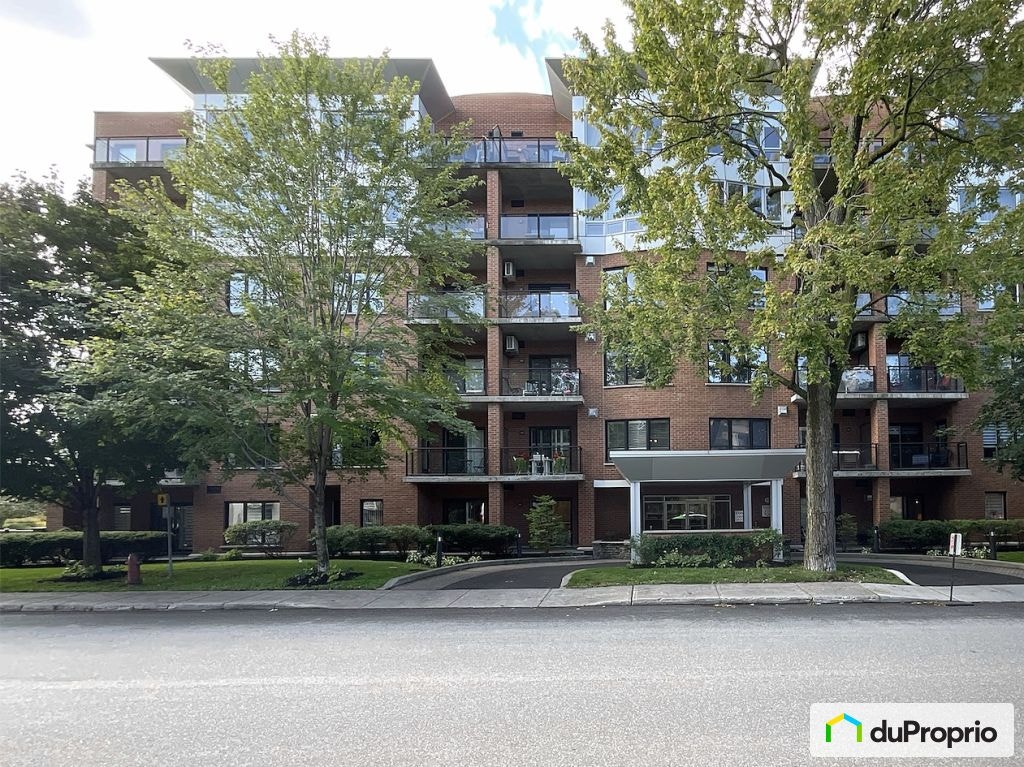 $480,000 - Penthouse for sale in Longueuil (Vieux-Longueuil) — photo 1