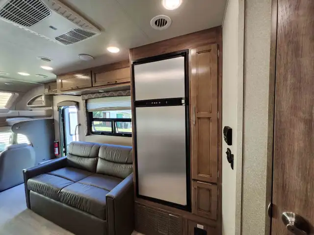 ENTEGRA ODYSSEY 2020 in Cars & Trucks in Granby - Image 11