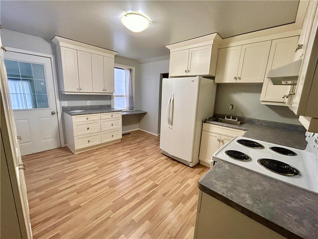 420 Clark Avenue Killarney, Manitoba in Houses for Sale in Brandon - Image 4