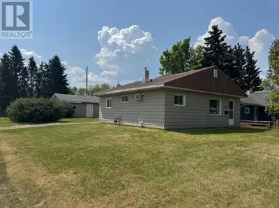 This home sits in a desirable family friendly neighborhood where there are three well-regarded schoo...