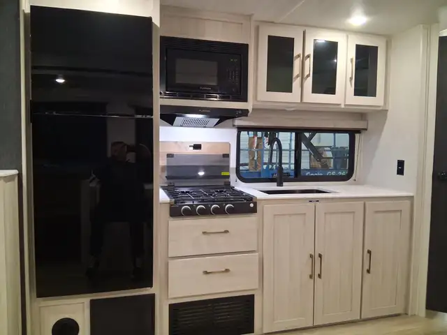 2025 Forest River SURVEYOR 27 CAMP in Travel Trailers & Campers in St. Albert - Image 10