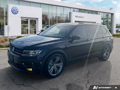 This Volkswagen Tiguan delivers a Intercooled Turbo Regular Unleaded I-4 2.0 L/121 engine powering t...