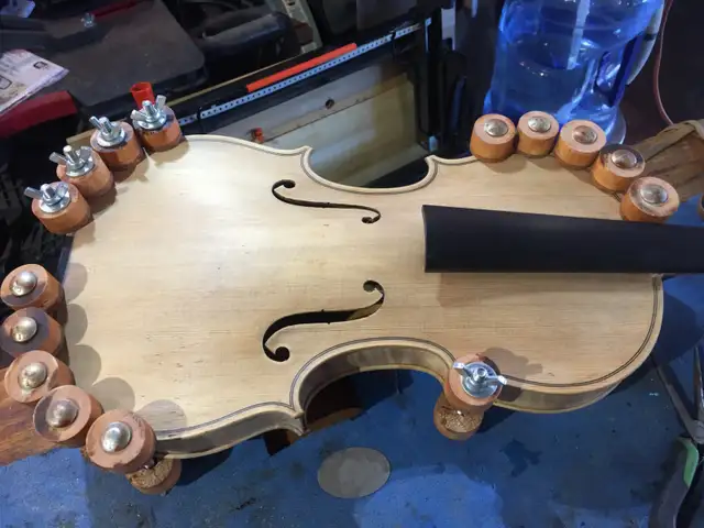 Violin, cello and string instrument Luthier5502229025292390413