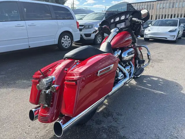 2023 Harley-Davidson Street Glide ~ STREET GLIDE ~ CANANDIAN ~ 1 in Sport Touring in City of Toronto - Image 6