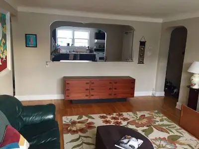 New Edinburgh Spacious 2 Bedroom Apt. Available Immed