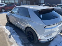 The advertised vehicle price is based on a promotional finance offer. Customers who purchase the veh... (image 3)