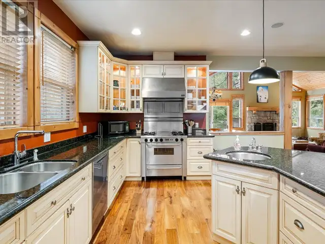 8115 MUIRFIELD CRESCENT Whistler, British Columbia in Condos for Sale in Whistler - Image 10