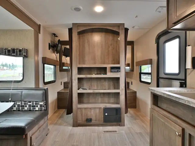 2018 Lantern 300TQ in Travel Trailers & Campers in St. Albert - Image 13