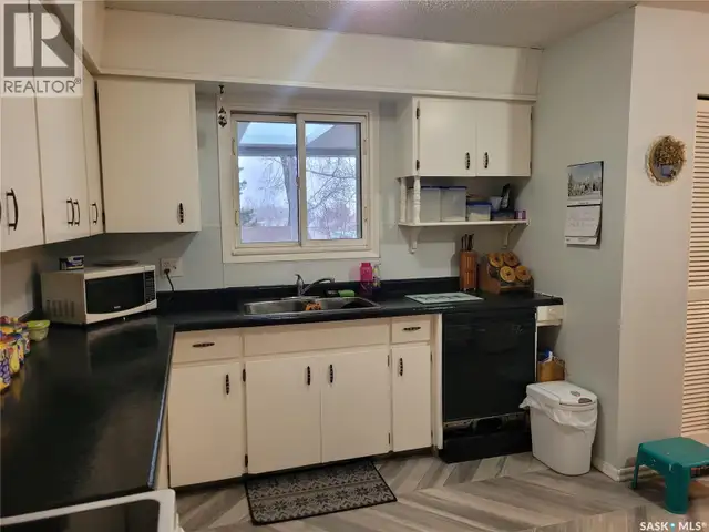 529 6th AVENUE E Assiniboia, Saskatchewan in Houses for Sale in Moose Jaw - Image 6