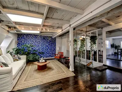 Découvrez ce loft unique et lumineux au coeur de Montréal dans l'un des quartiers les plus dynamique...