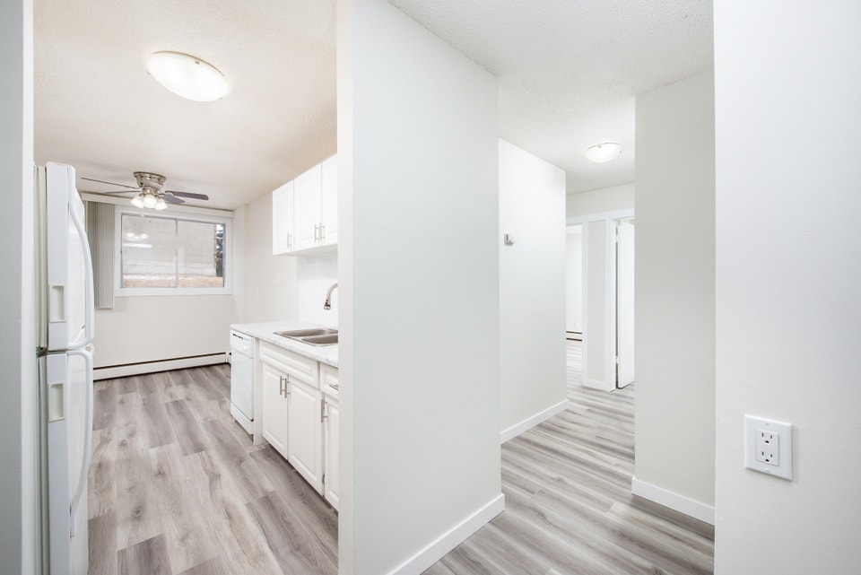 Madison Arms - 2 Bedroom Bi-Level Apartment for Rent 4