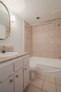 Akelius one bedroom apartment for rent. Located near St. Mathieu in the Downtown - Guy Concordia nei... (image 4)