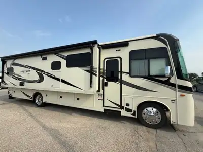 This low mile unit is powered by a 7.3 v8 Ford, and is in like new condition. Rear bedroom with slid...