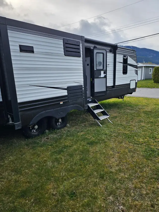 HIDEOUT RV 35 FT, 2021 Model / LEASE take over 365,- CAD mnth. in Travel Trailers & Campers in Terrace - Image 9