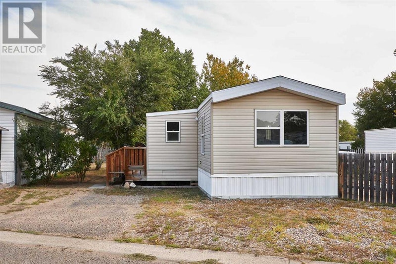 55, 612 20 Street NE Medicine Hat, Alberta Houses for Sale Medicine