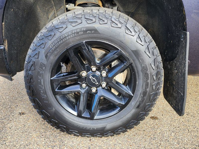 2022 Chevrolet Silverado 1500 LT Trail Boss 5.3L V8|H/CLOTH BUCK in Cars & Trucks in St. Albert - Image 4