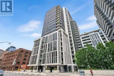862 Sq.ft Bright & Spacious 2 Bed, 2 Bath Condo In The Ivory. Great Floor Plan With 2 Walkouts To Th...