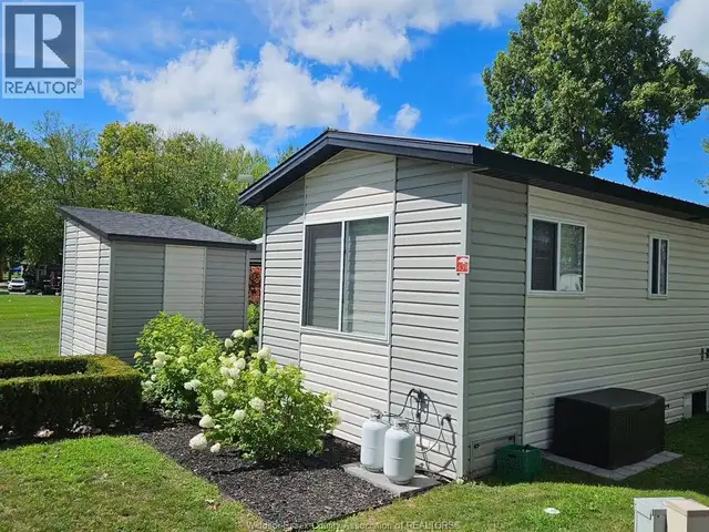 981 COUNTY RD 2 Unit# 439 Lakeshore, Ontario in Houses for Sale in Leamington - Image 10