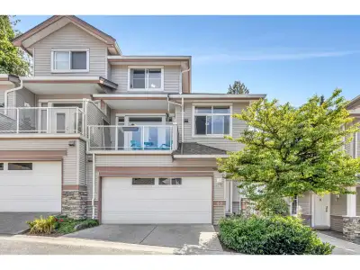 Welcome to Cypress Ridge! This bright and spacious 3 bed 3 bath CORNER unit in uppermost row offers...