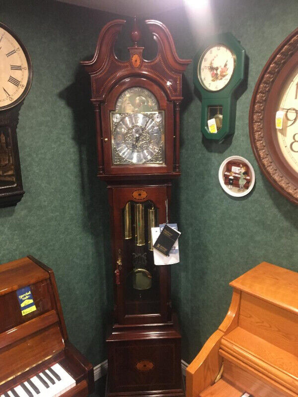 Howard Miller Grandfather Clock `` Taylor`` 610 648 in Arts & Collectibles in Oshawa / Durham Region - Image 3