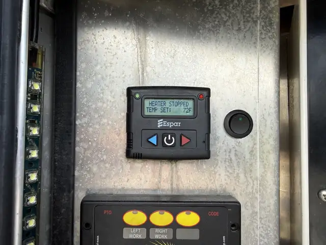 2024 Ford F-550 Crew Cab 4x4 Service Truck with Welder and Compr in Heavy Trucks in City of Montréal - Image 17