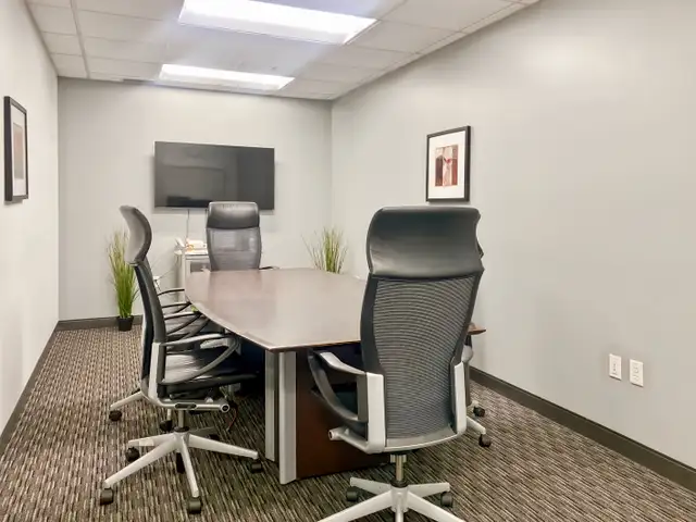 Office space for rent for 3 persons in Saint Foy Quebec in Commercial & Office Space for Rent in Québec City - Image 8