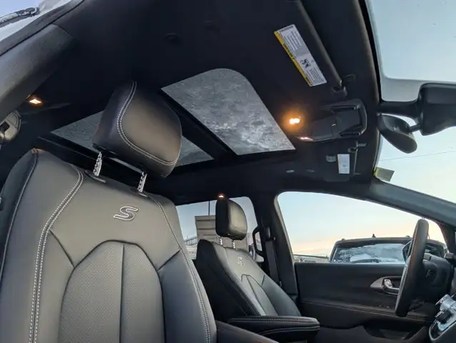 2026 Chrysler Pacifica Select in Cars & Trucks in Edmonton - Image 22