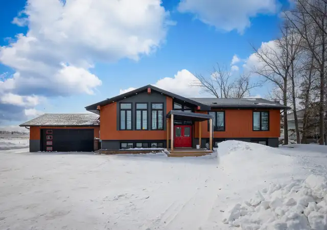 Beautifully Updated 5bdrm Family Home sitting on prime 2.5acres