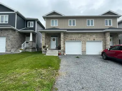 Semi-detached 3 bed with open concept main floor- 2717 Delmar St