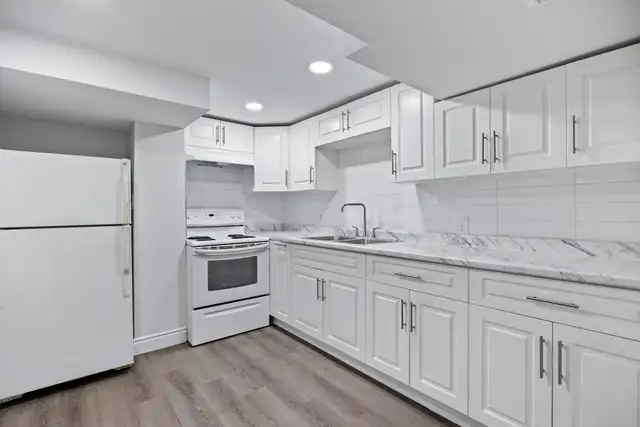 Spacious 2-Bedroom 1 Bath Lower Unit w/ AC, laundry in Long Term Rentals in Windsor Region - Image 4
