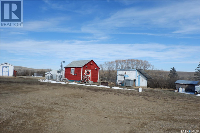 McDonald Acreage Wise Creek Rm No. 77, Saskatchewan in Houses for Sale in Swift Current - Image 3