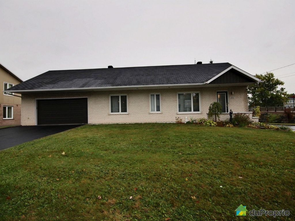 $875,000 - Bungalow for sale in St-Henri-de-Levis — photo 1