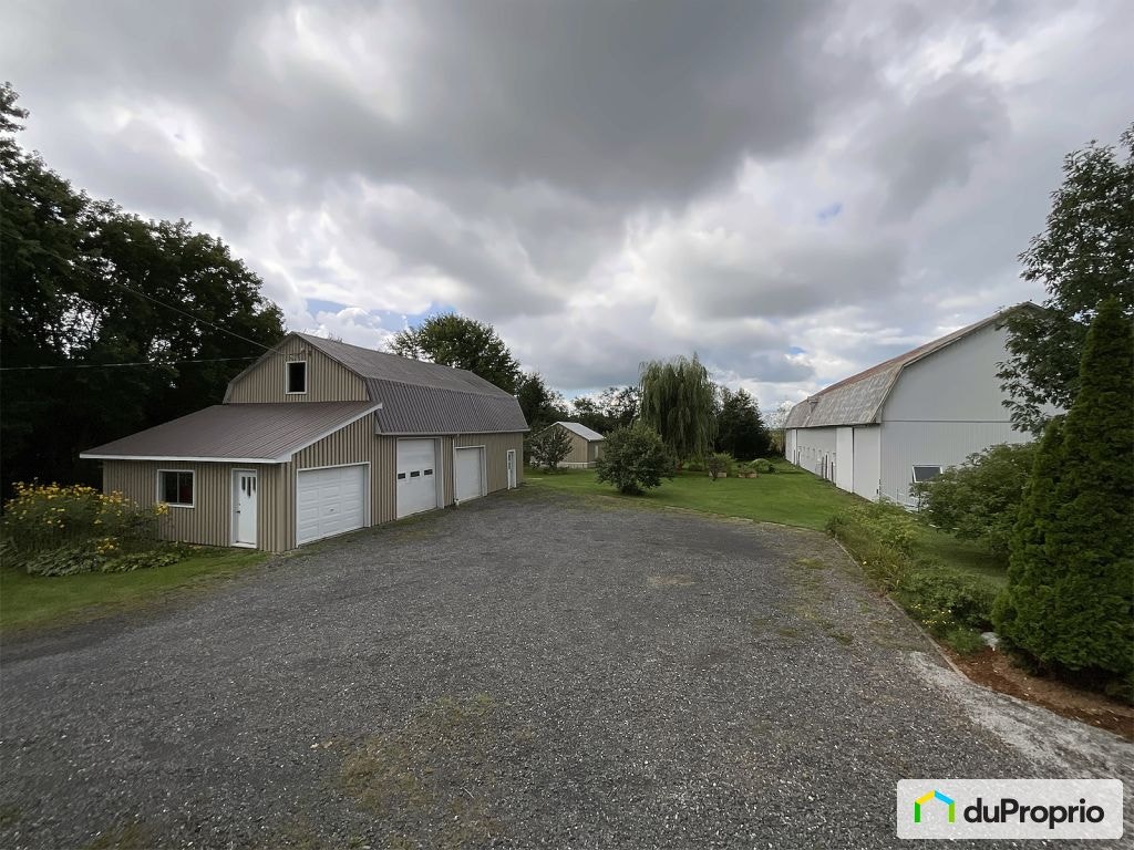 $775,000 - Acreage / Hobby Farm / Ranch in St-Pie-De-Guire — photo 3